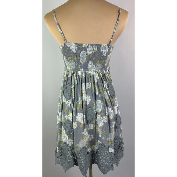 Free People Size XS Ruched Bodice Mini Dress Floral Print Crochet Gray Cottage - Picture 4 of 10